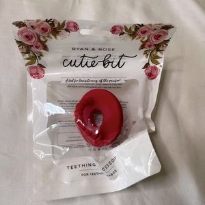 🌼2/$15 3/$20🌼 Ryan & Rose CUTIE BIT (TEETHER)